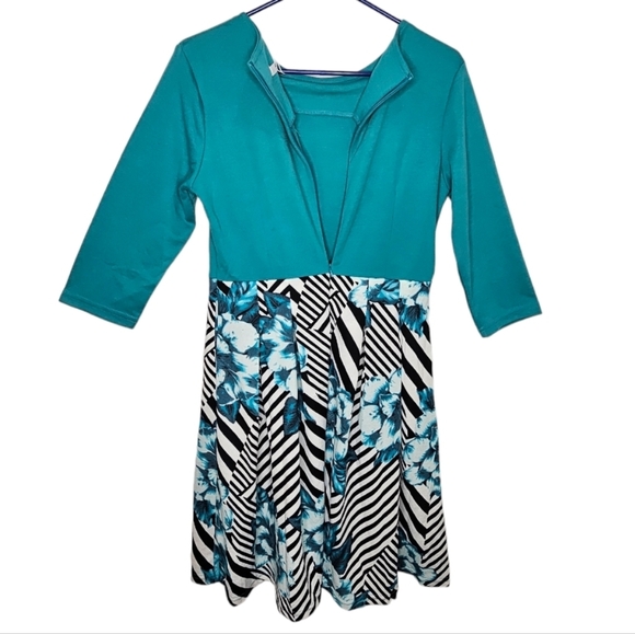 Haute Edition Floral and Striped Midi Dress with Pockets & Hidden Zipper Medium - Picture 3 of 8